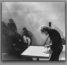 Gerard Pas performance of Kunstledematen 1978 - click to enlarge