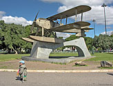 Legless man with a 1922 Fairey IIID floatplane, Lisbon, Portugal - click to enlarge